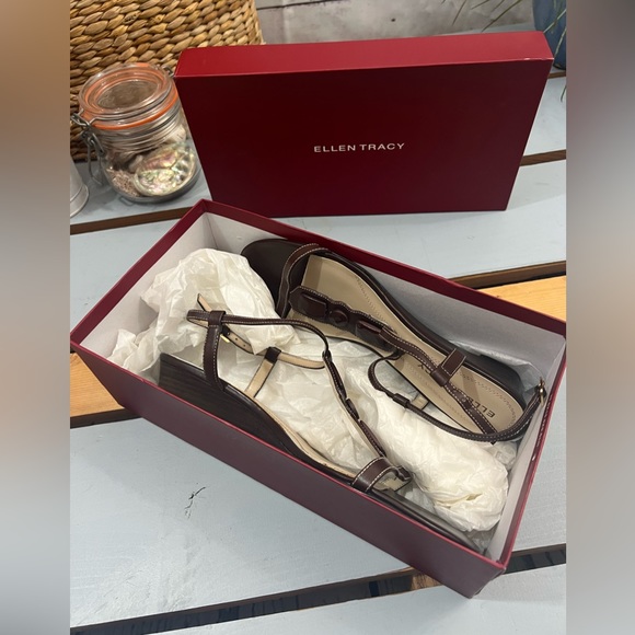 NIB VTG Ellen Tracy 'Janelle' Sandal in Chocolate Size 9 - Picture 10 of 11